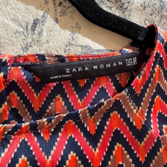 Zara Chevron Patterned Top - Picture 4 of 4